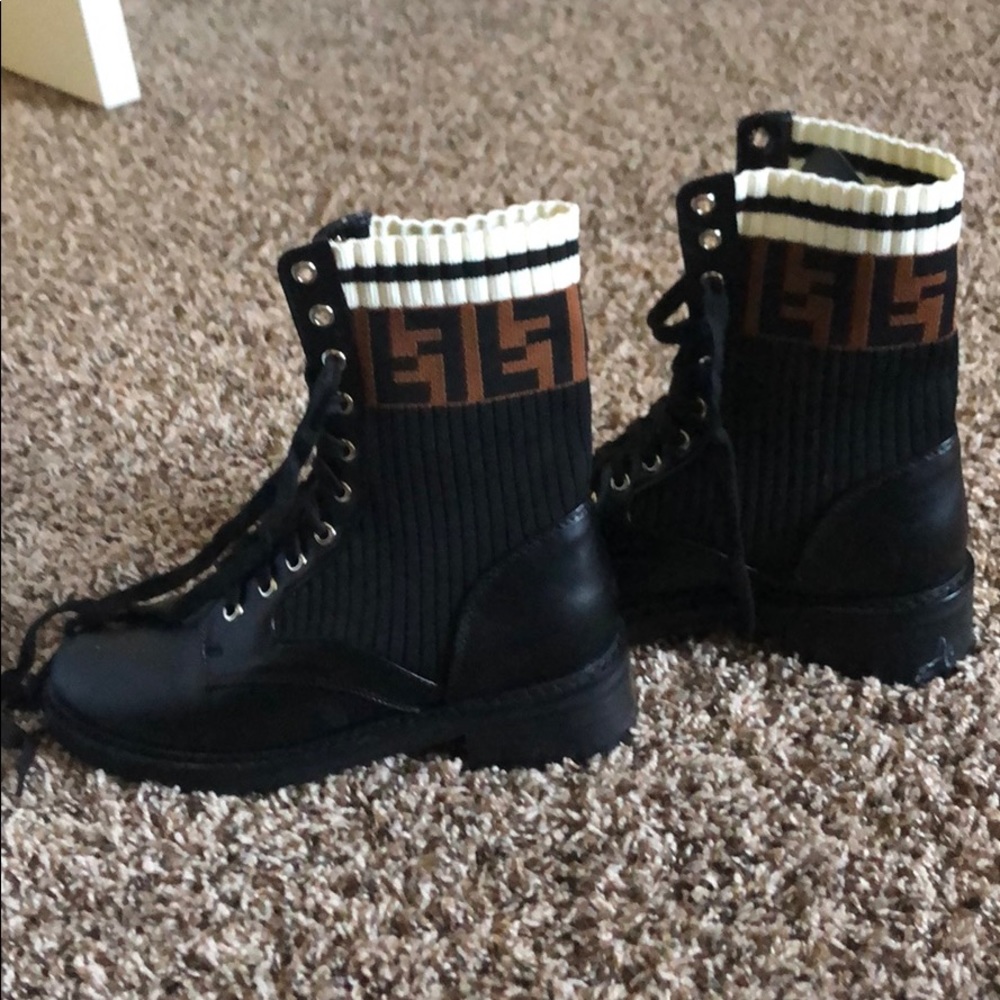 Women’s black boots. Size 8.5